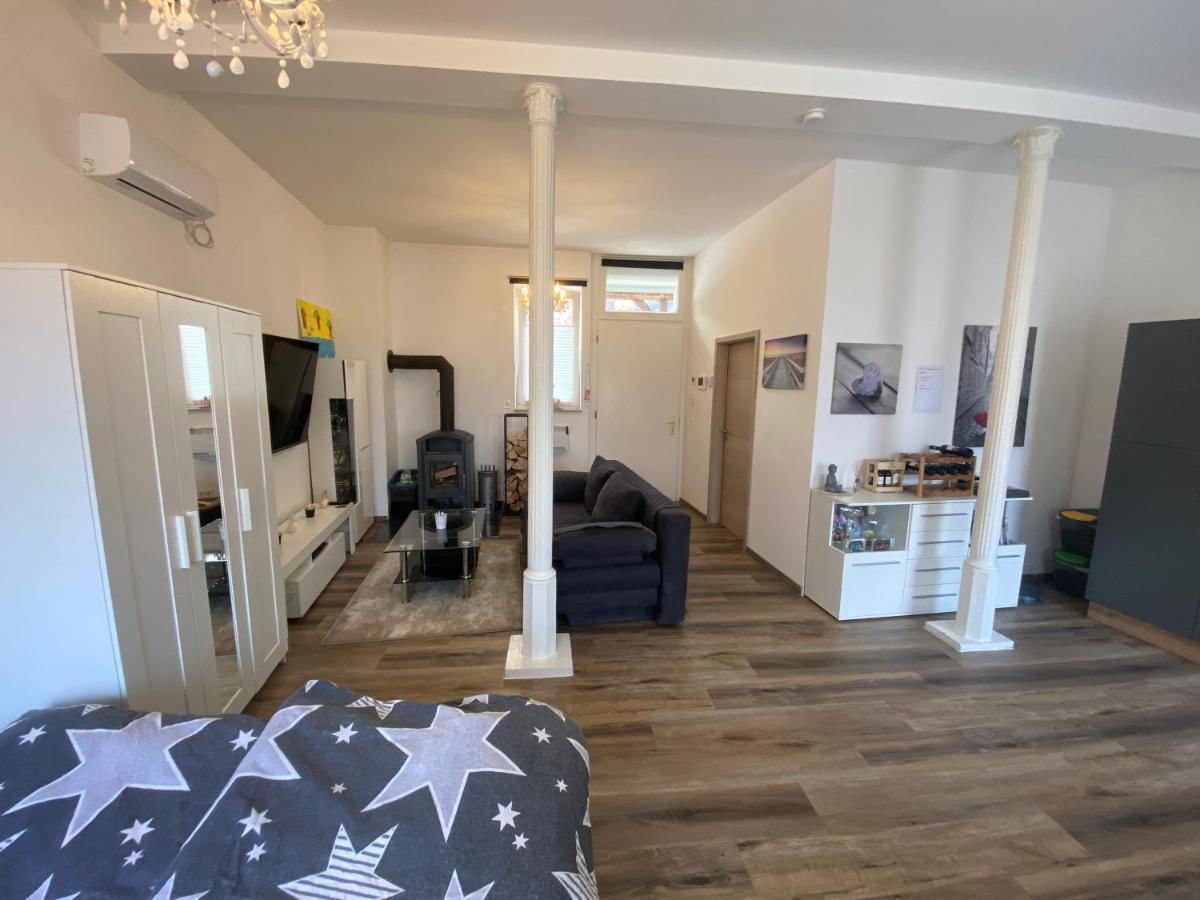 Schöne kleine Einraumwohnung mit Küche und Kamin in Holzthaleben Helbedundorf Exterior foto